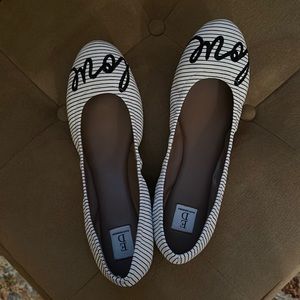 ED by Ellen Degeneres black and white “Love” flats